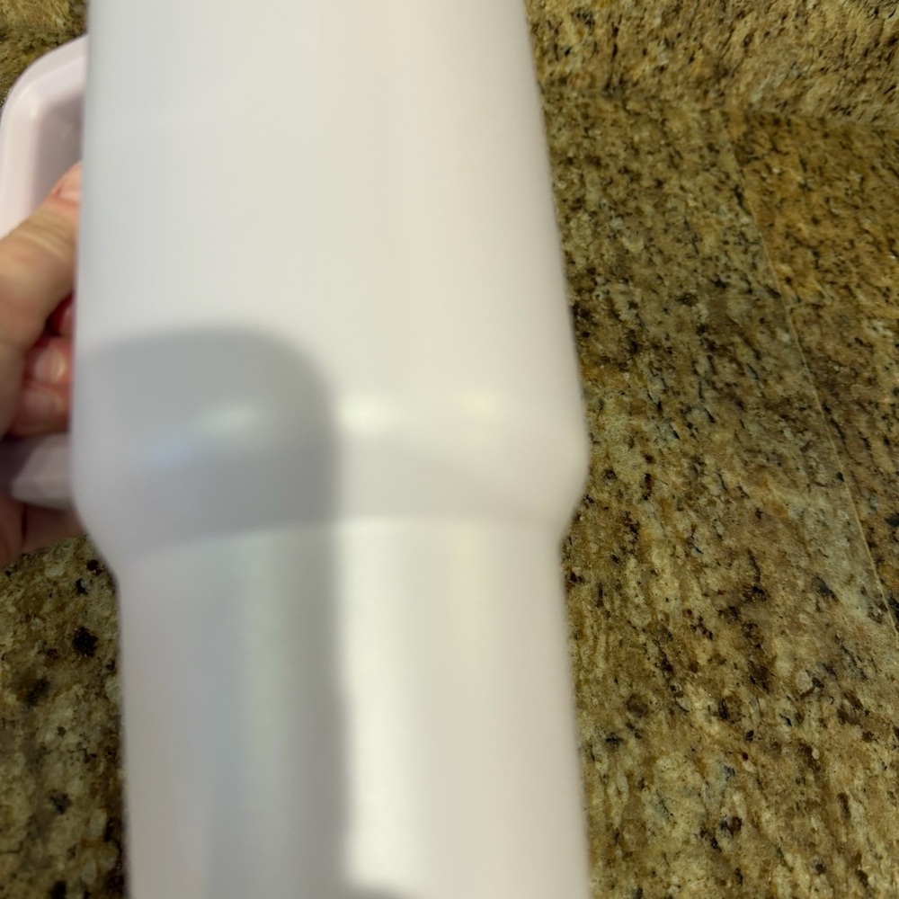 Stanley The Flowstate Quencher H2.0 40oz Tumbler in Light Purple Lilac Travel - Picture 3 of 9